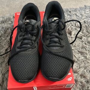 Brand new Nike tanjun black sneakers
